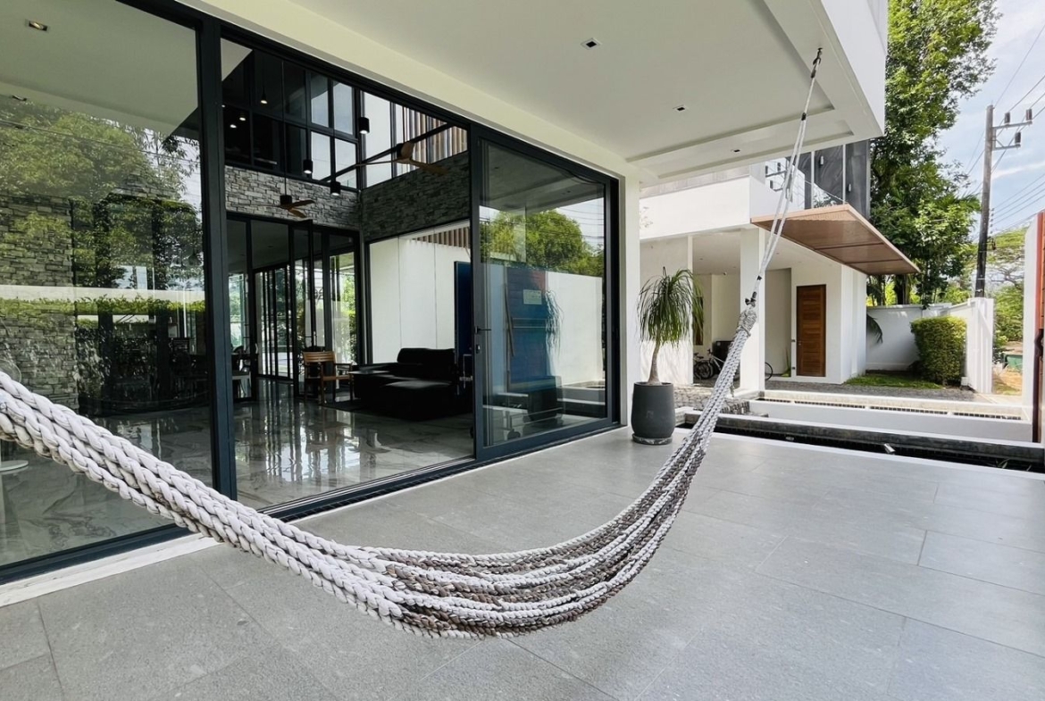 Luxury modern house for sale and rent at Kathu