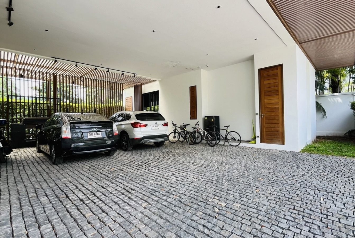Luxury modern house for sale and rent at Kathu