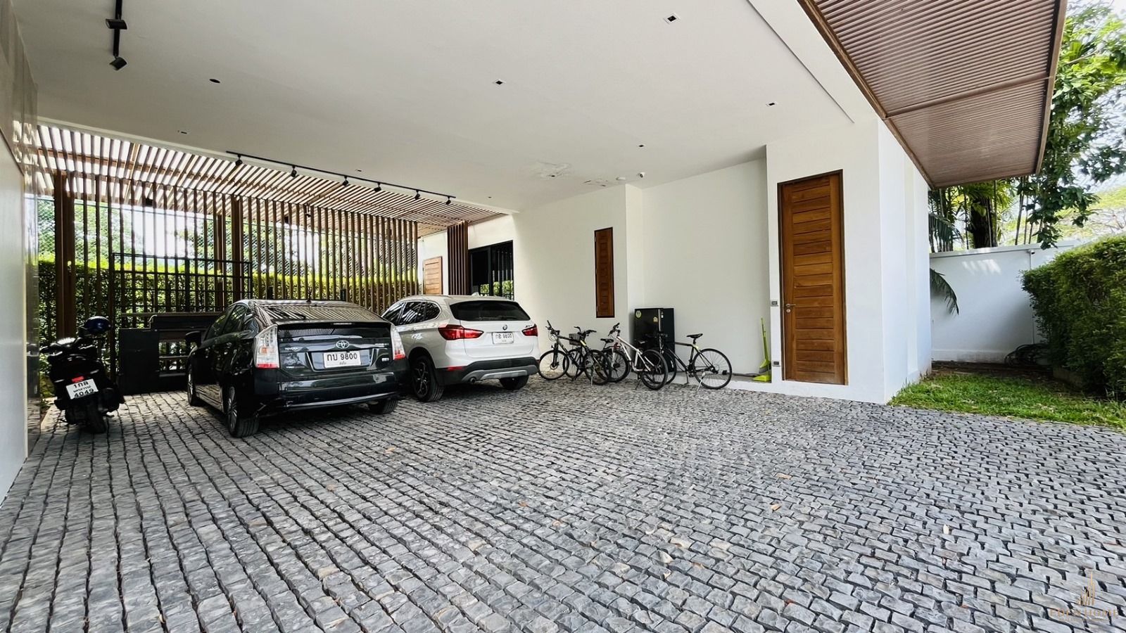 Luxury modern house for sale and rent at Kathu