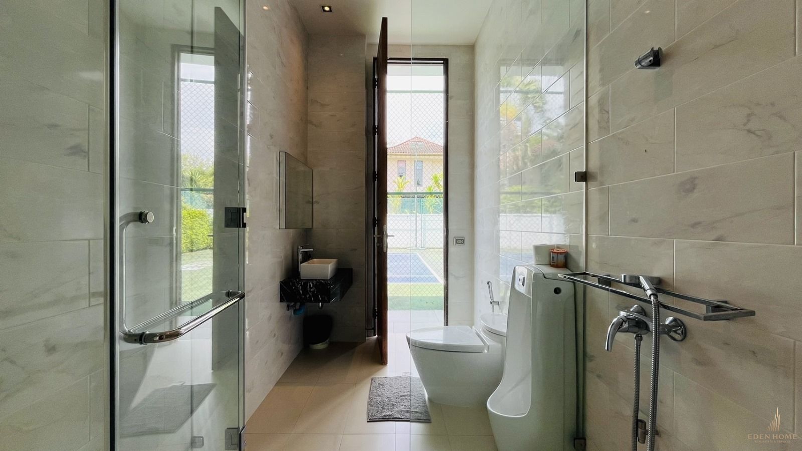 Luxury modern house for sale and rent at Kathu