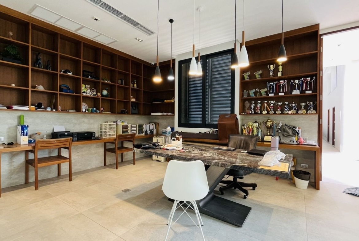 Luxury modern house for sale and rent at Kathu