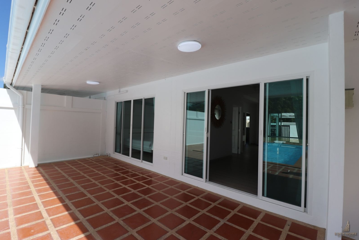 Charming Pool Villa for Sale in Paklok, Phuket!