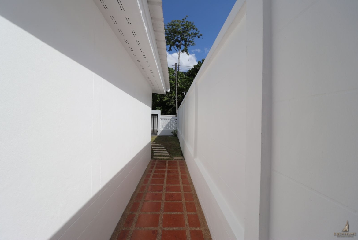 Charming Pool Villa for Sale in Paklok, Phuket!