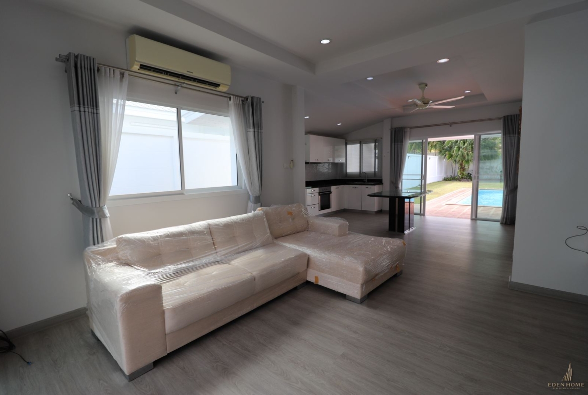 Charming Pool Villa for Sale in Paklok, Phuket!