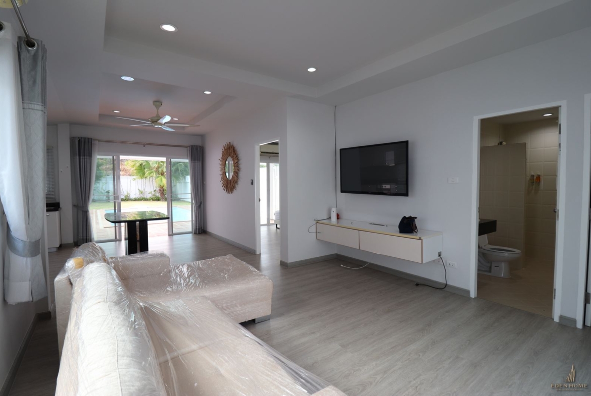 Charming Pool Villa for Sale in Paklok, Phuket!
