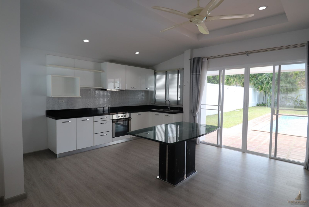 Charming Pool Villa for Sale in Paklok, Phuket!