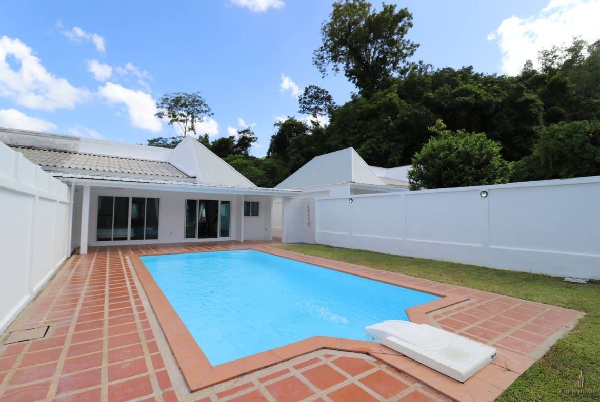 Charming Pool Villa for Sale in Paklok, Phuket!