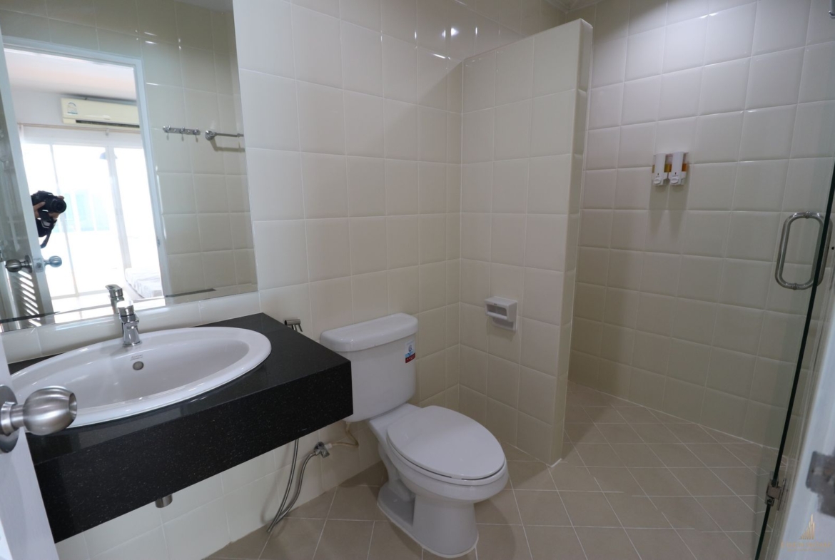 Spacious 3 bedrooms villa for sale at Paklok
