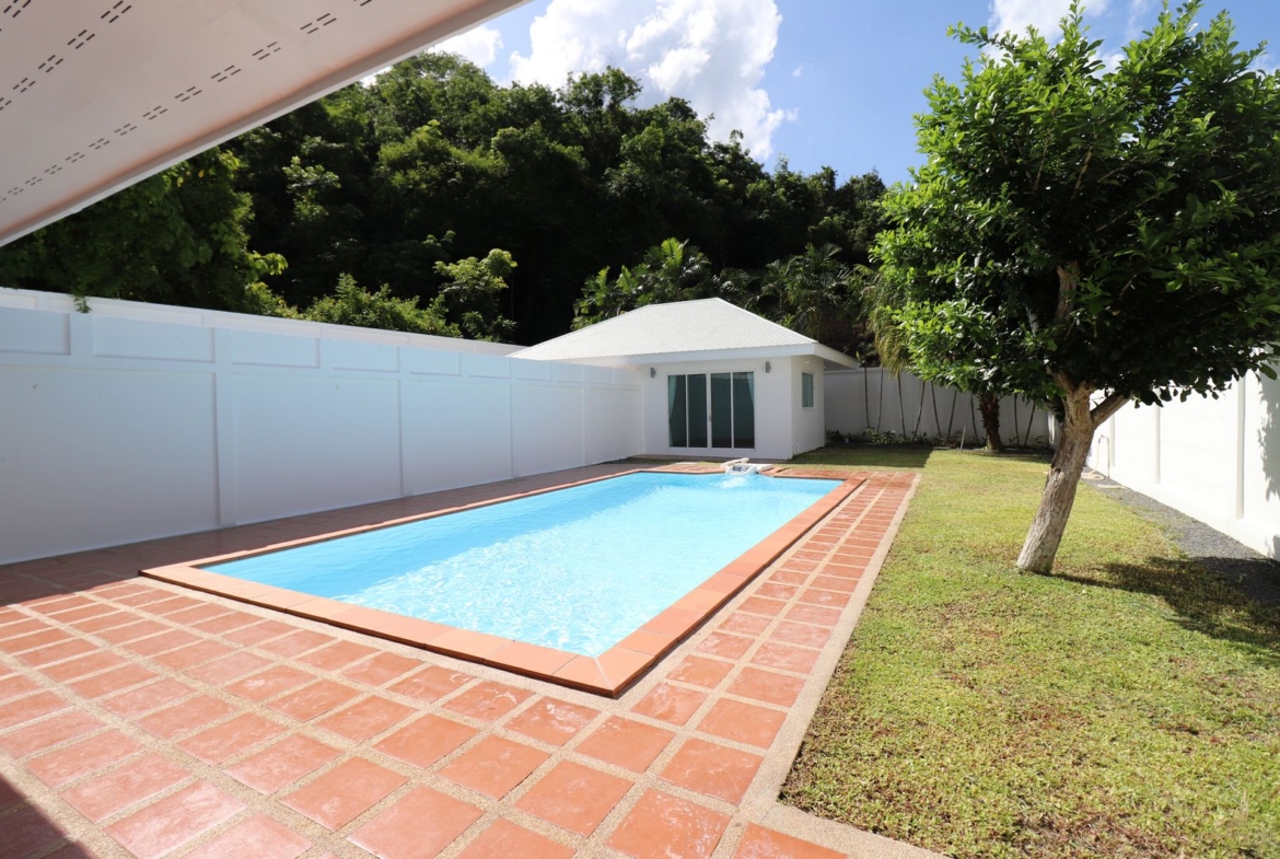 Spacious 3 bedrooms villa for sale at Paklok