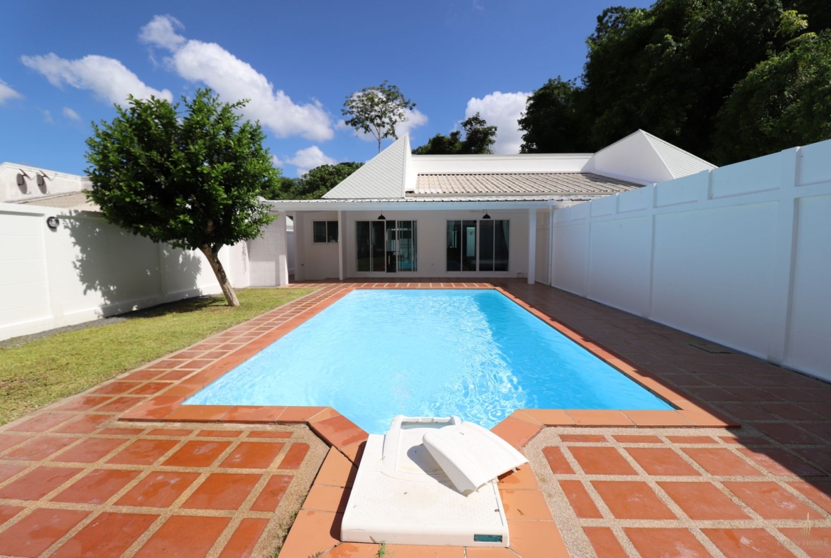 Spacious 3 bedrooms villa for sale at Paklok