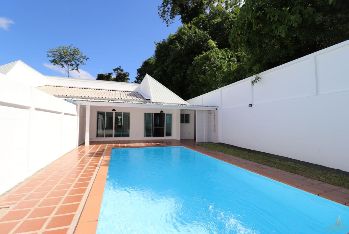 Spacious 3 bedrooms villa for sale at Paklok