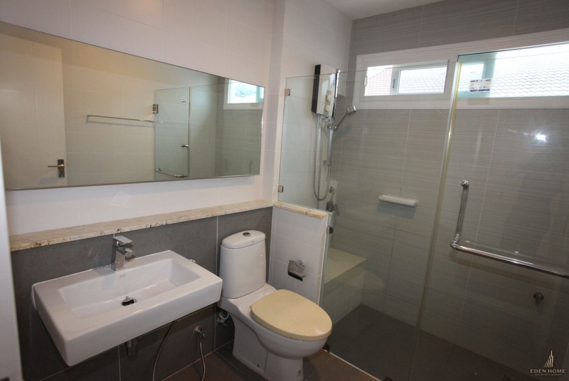 Ready to move in! Nice house with a pool in Chalong