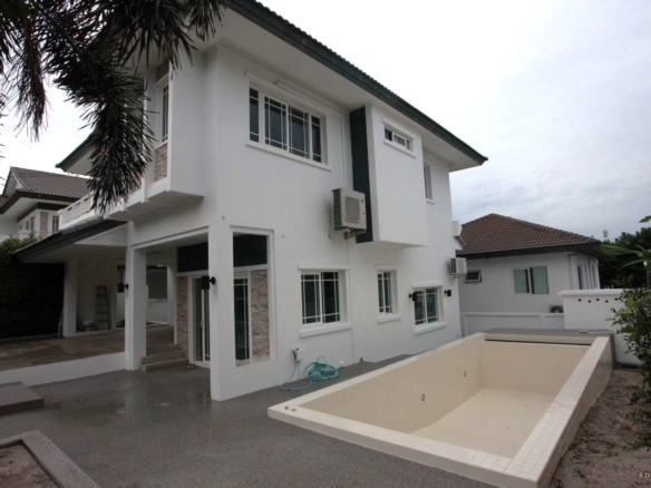 Ready to move in! Nice house with a pool in Chalong