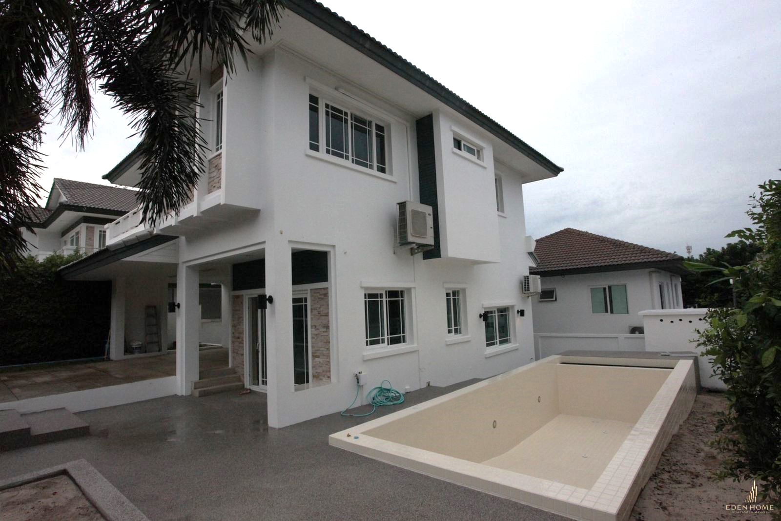 Ready to move in! Nice house with a pool in Chalong