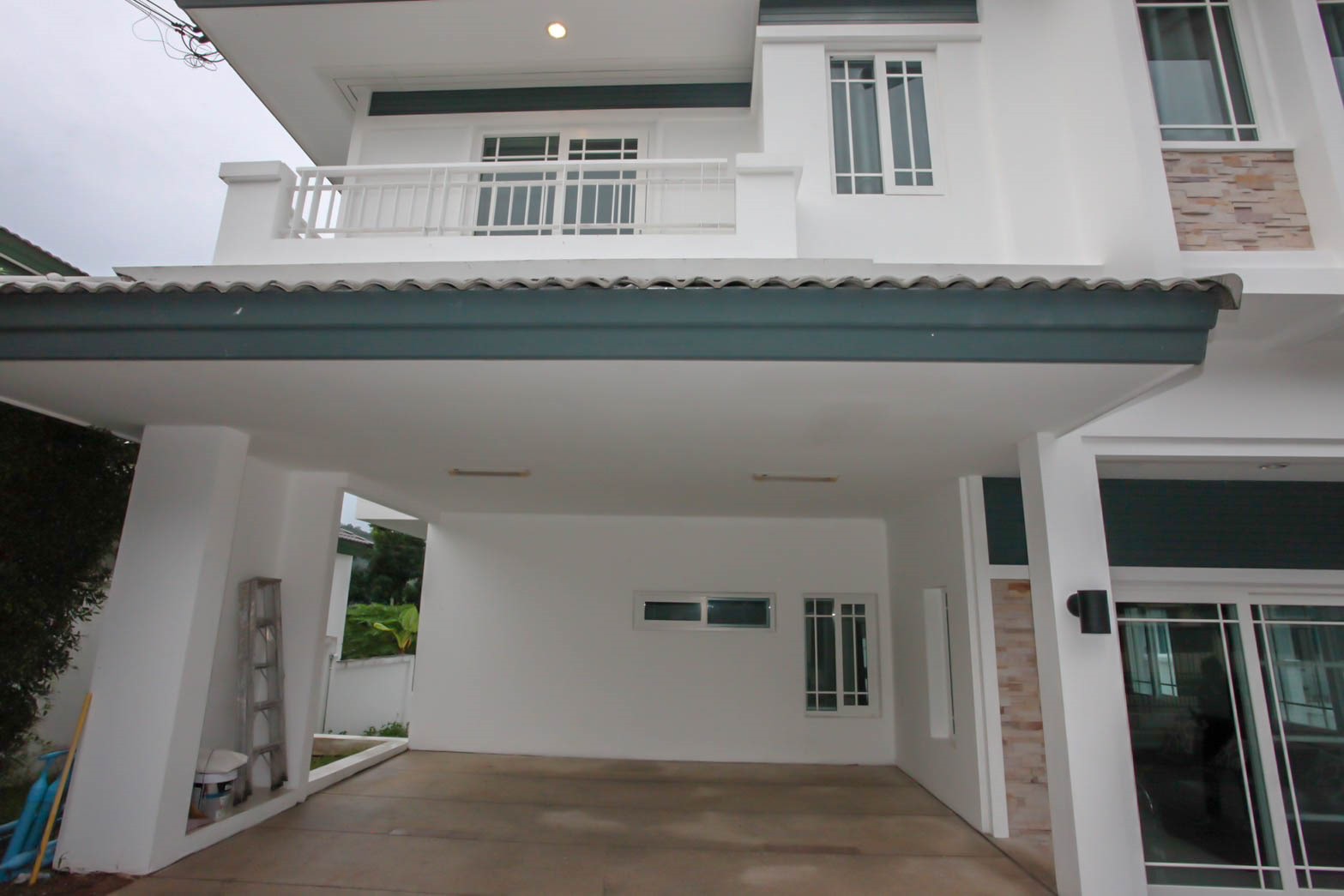 Ready to move in! Nice house with a pool in Chalong