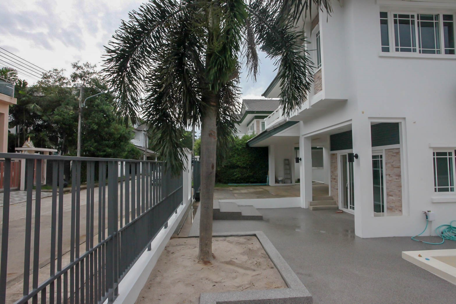 Ready to move in! Nice house with a pool in Chalong