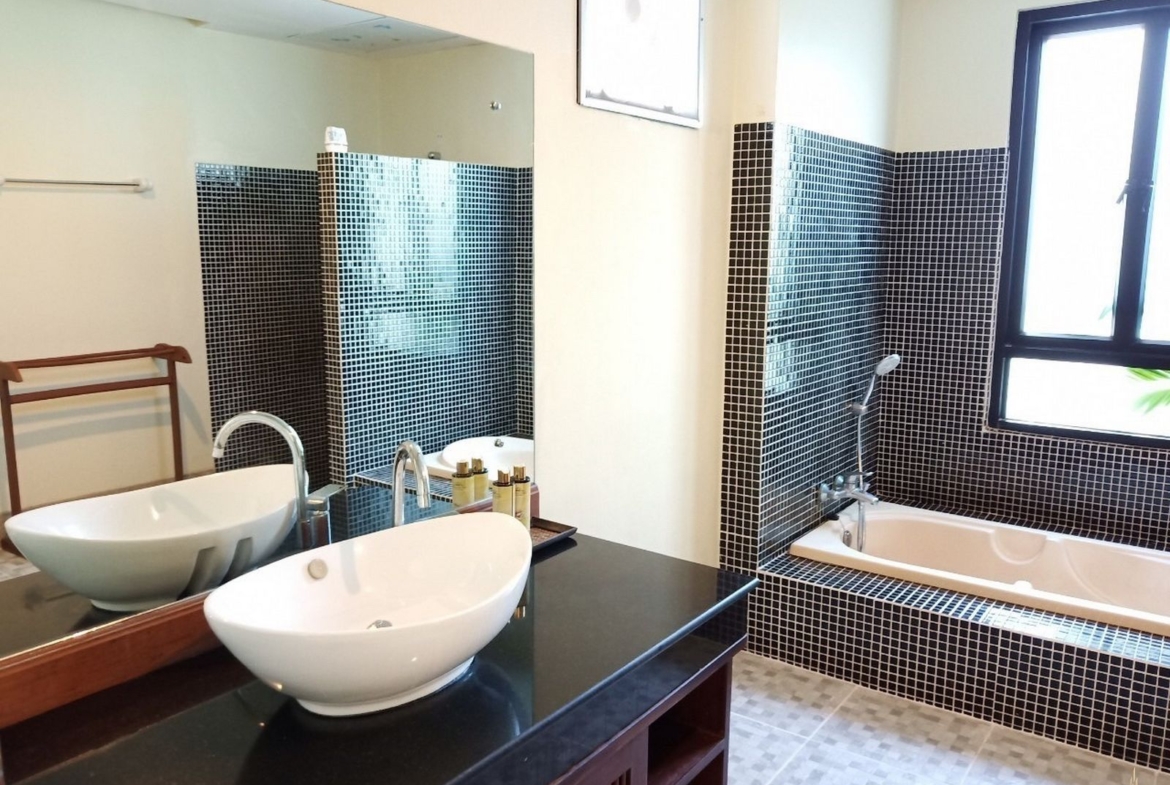 3 bedrooms villa for rent at Rawai