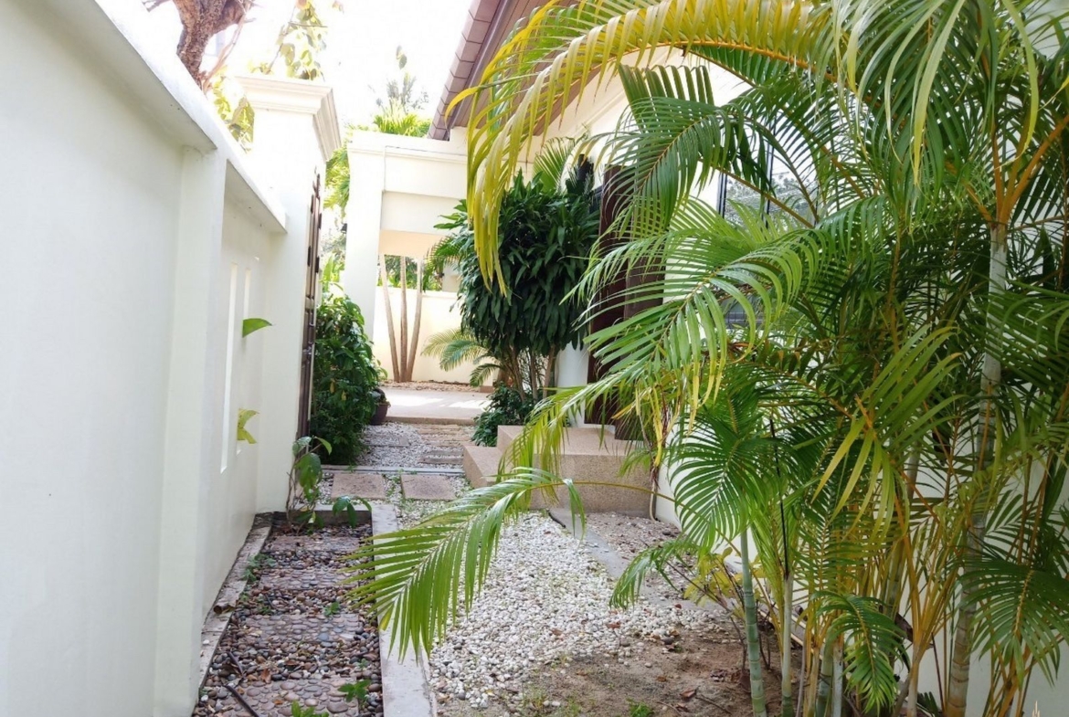 3 bedrooms villa for rent at Rawai