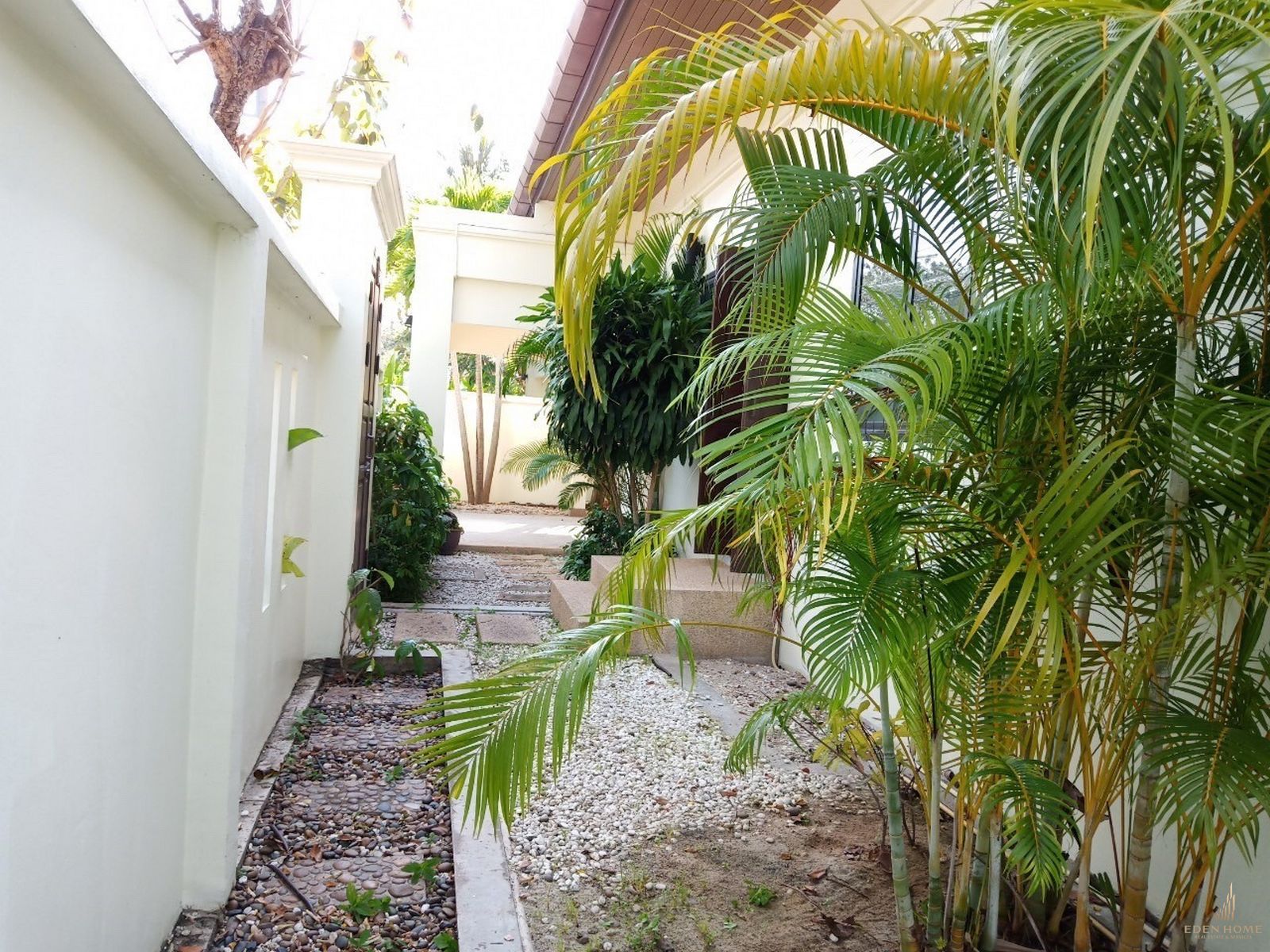 3 bedrooms villa for rent at Rawai