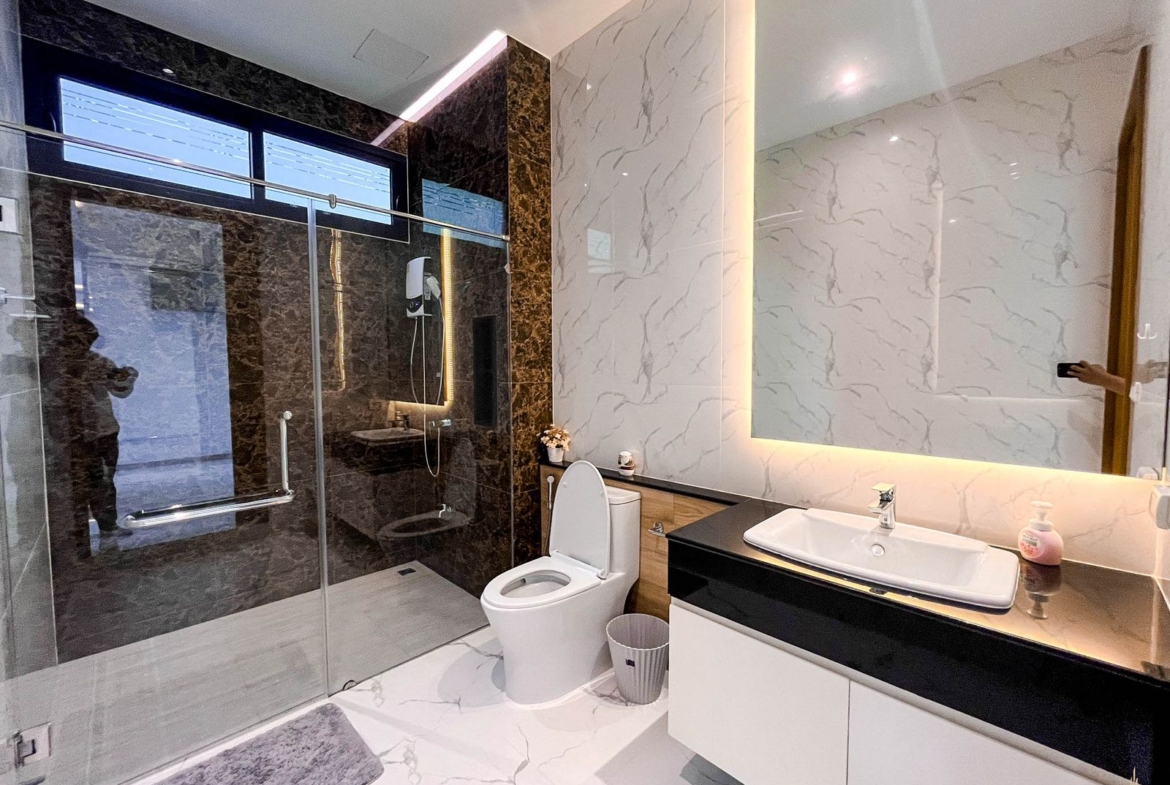Modern Villa for Rent and Sale in Koh Keaw