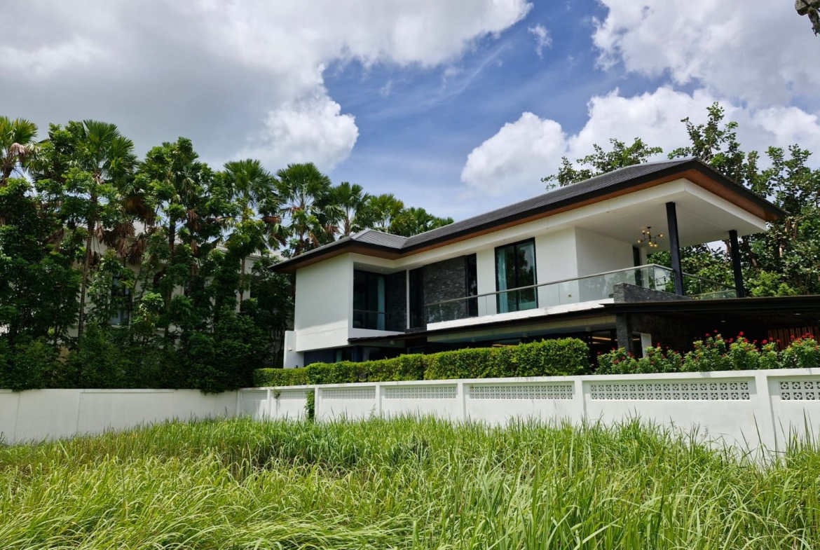 Modern Villa for Rent and Sale in Koh Keaw