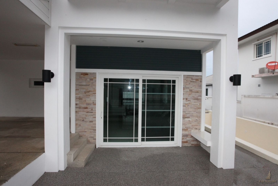 Ready to move in! Nice house with a pool in Chalong
