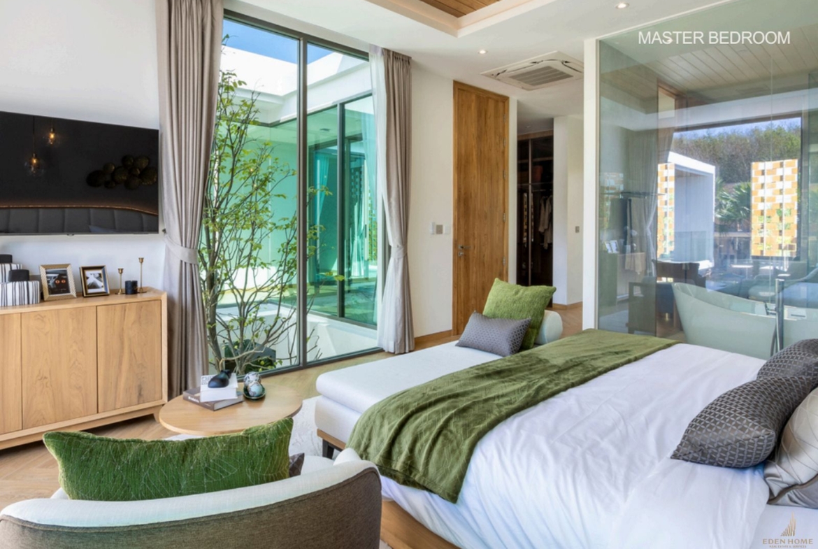 Life luxury villa in Bangtao For sale