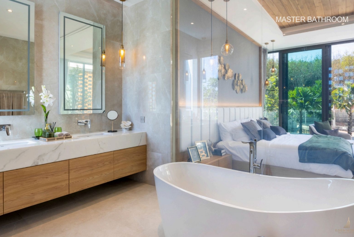 Life luxury villa in Bangtao For sale