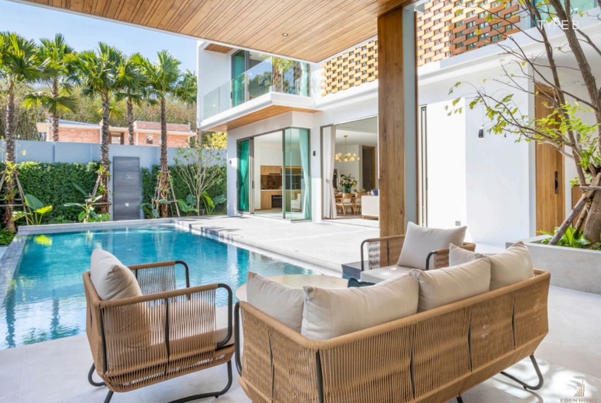 Life luxury villa in Bangtao For sale