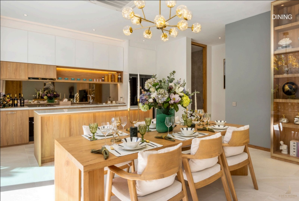 Life luxury villa in Bangtao For sale