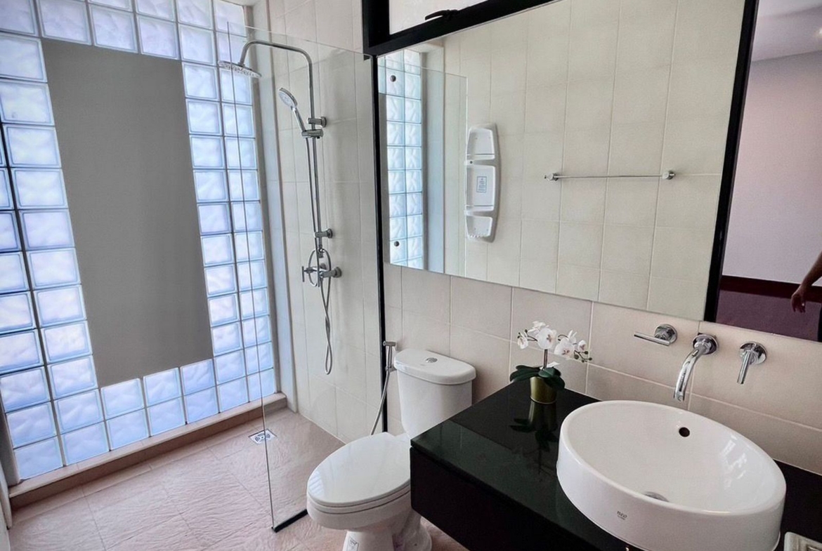 3 bedrooms villa for rent and sale in Kathu