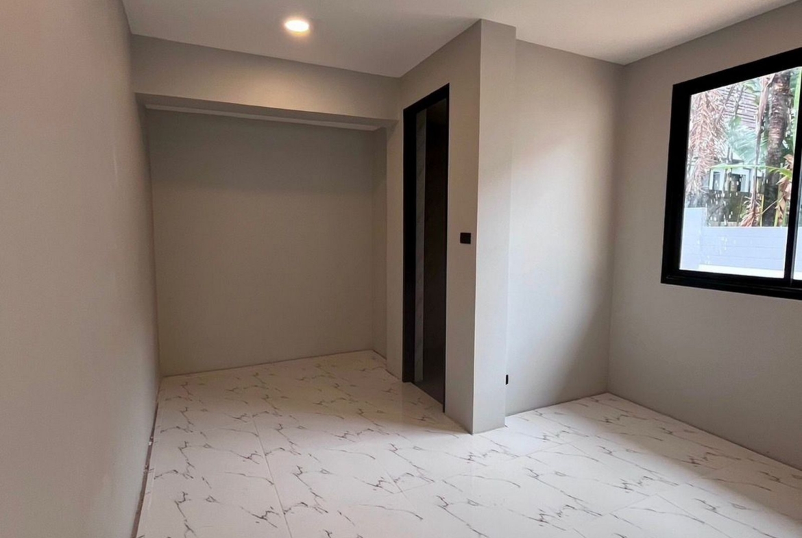 3 bedrooms villa for rent and sale in Kathu