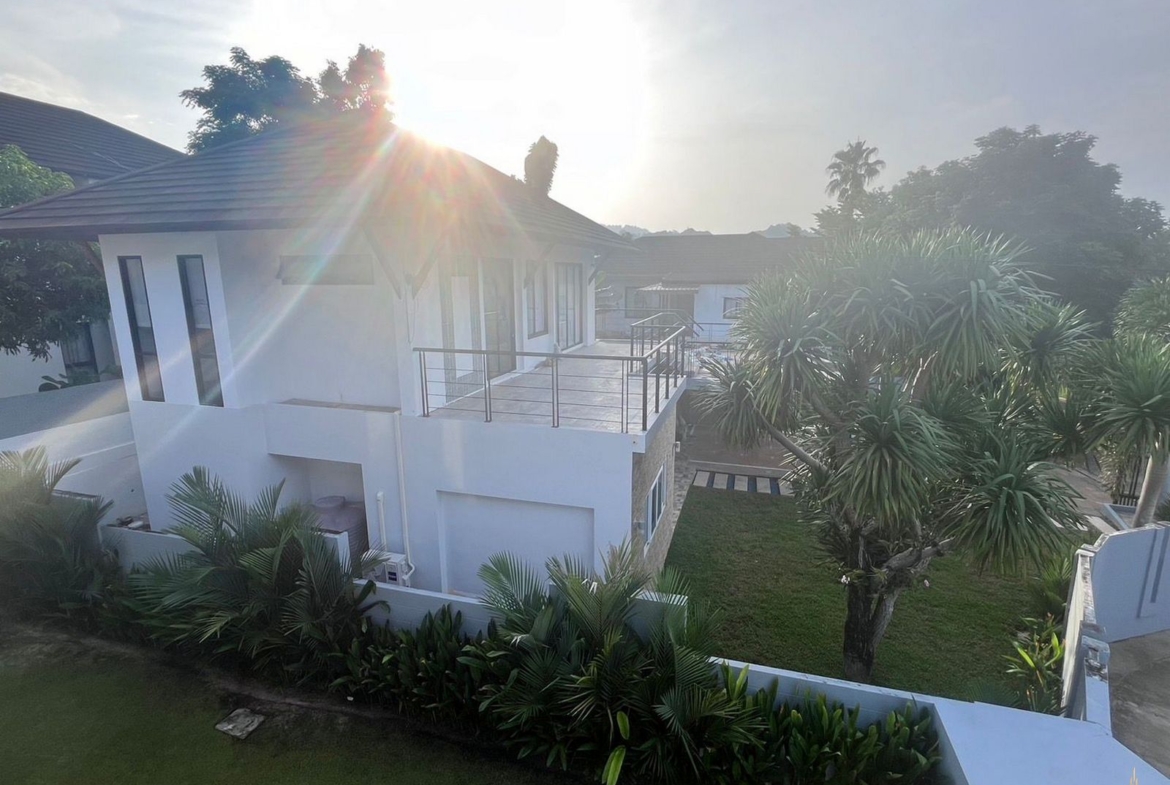 3 bedrooms villa for rent and sale in Kathu