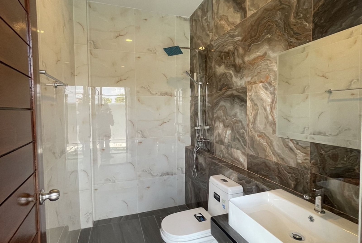 New Pool Villa in Paklok for sale