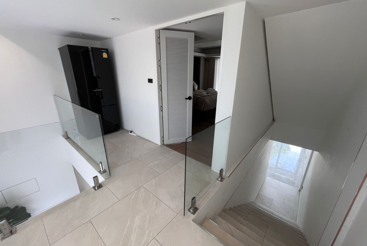 Spacious 3.5-Storey Commercial Building with Mezzanine