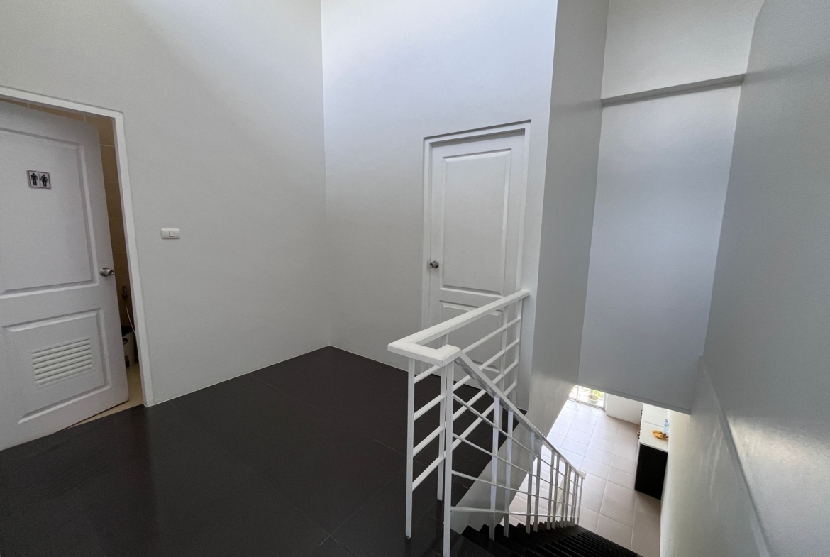 Spacious 3.5-Storey Commercial Building with Mezzanine