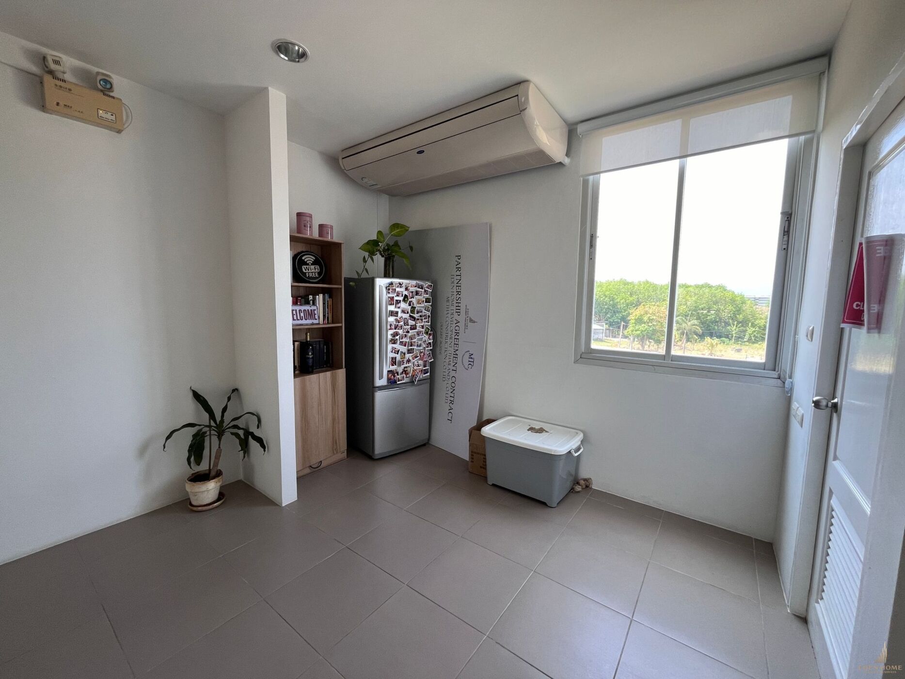 Spacious 3.5-Storey Commercial Building with Mezzanine