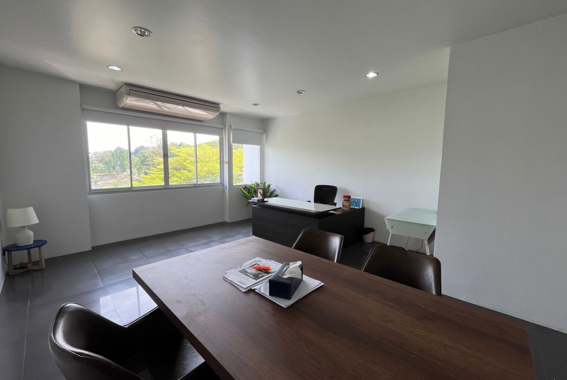 Spacious 3.5-Storey Commercial Building with Mezzanine