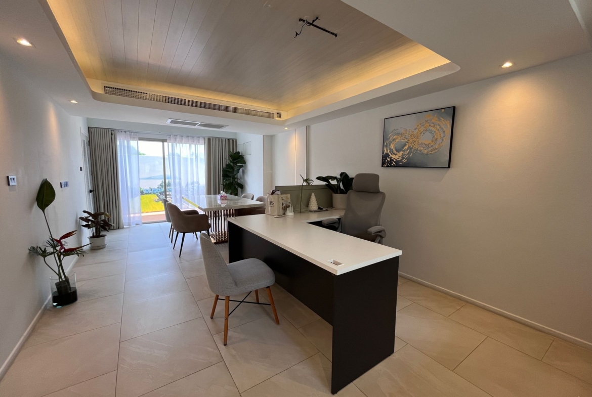 Spacious 3.5-Storey Commercial Building with Mezzanine
