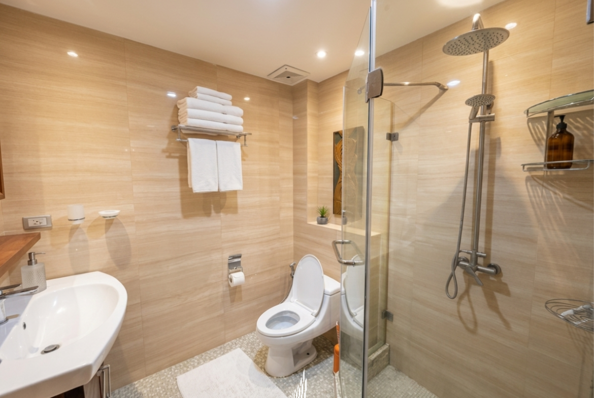 🪵 NORTHERN CHARM IN RAWAI | EXPANSIVE 2BR RESIDENCE 🍂