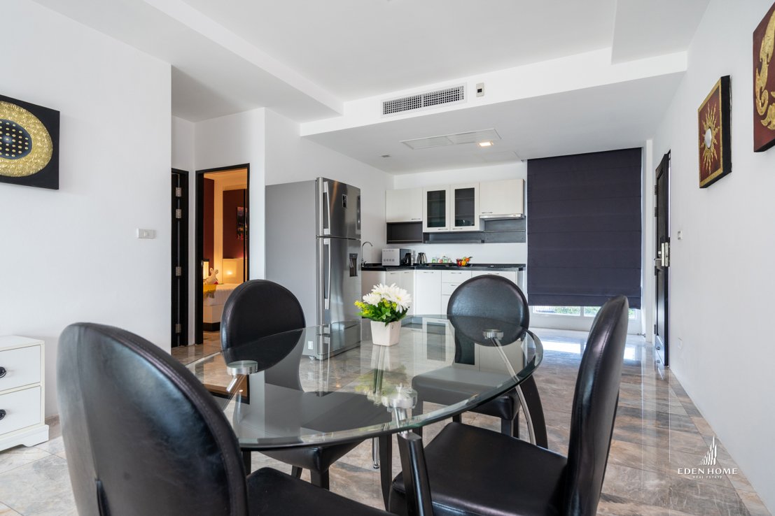 RAWAI BEACH CONDOMINIUM in a private location with beautiful mountain views and sea views
