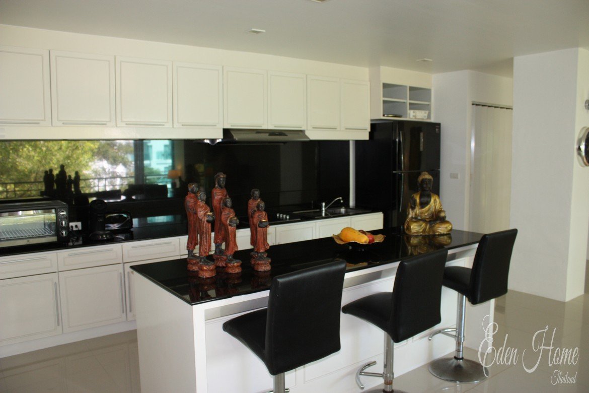 Spacious 2 bedroom condo, Patong