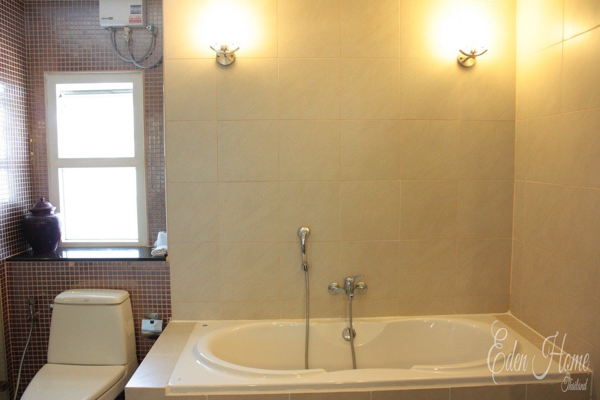 Spacious 2 bedroom condo, Patong