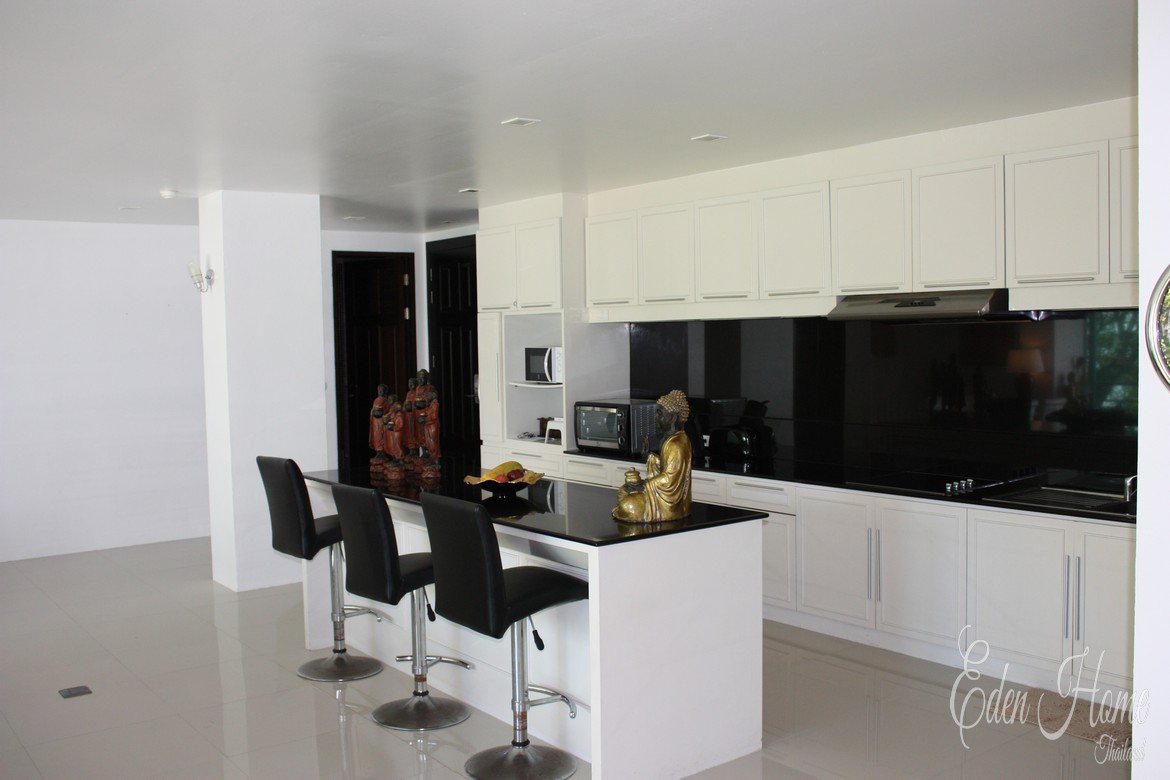 Spacious 2 bedroom condo, Patong
