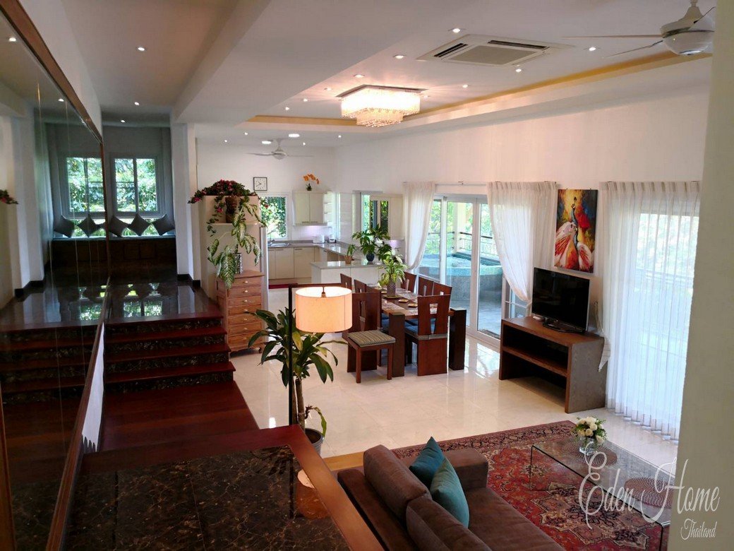 Outstanding 3 Bedroom Penthouse with golf and mountain view for rent
