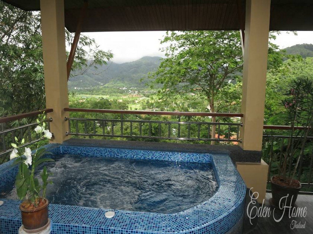 Outstanding 3 Bedroom Penthouse with golf and mountain view for rent