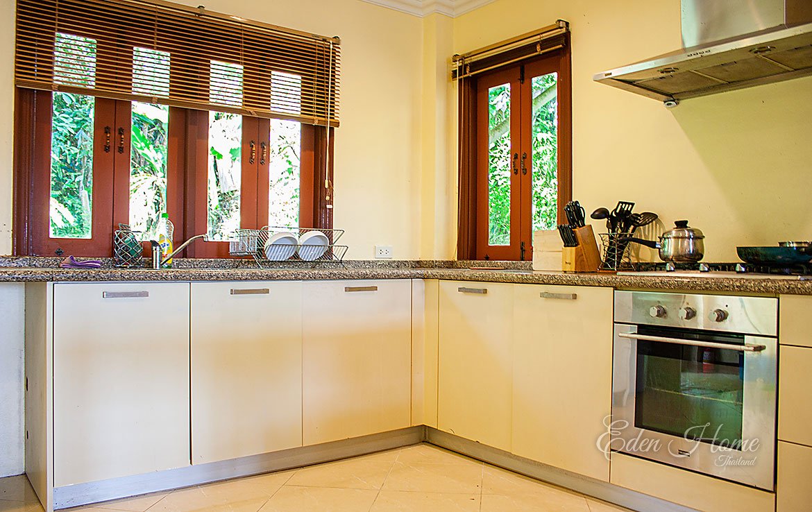 2-Bed House with Studio on the Ground Floor for Rent