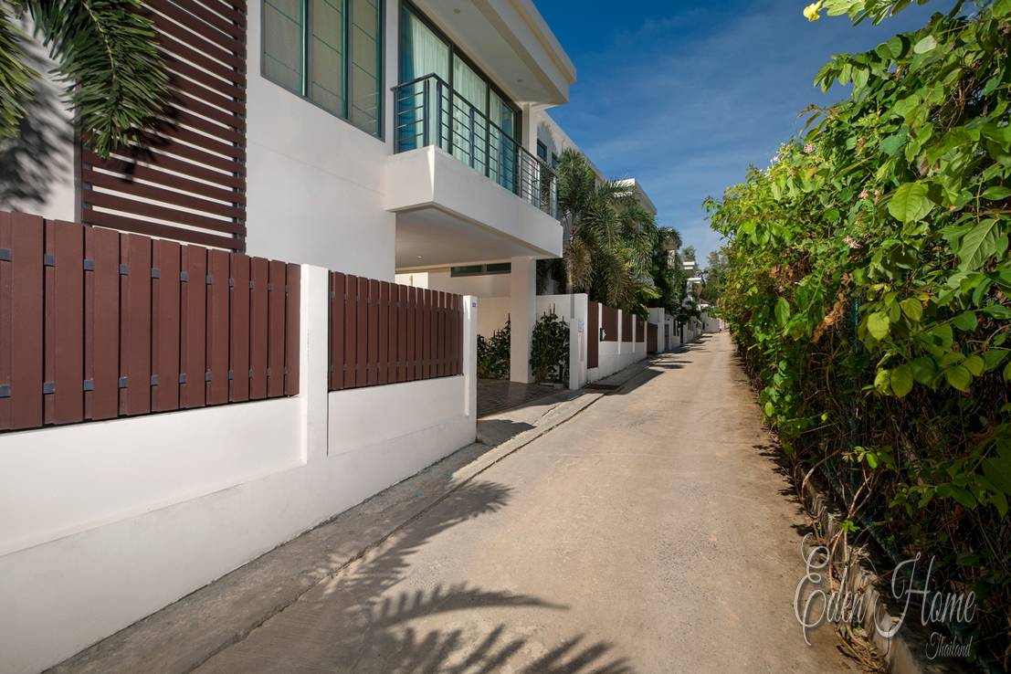 Villa Ajar in Rawai – 4 Bedroom Pool Villa