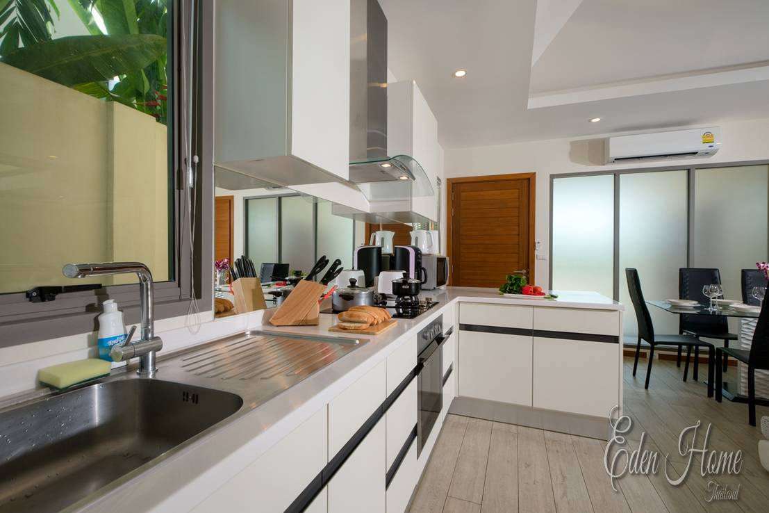 Villa Ajar in Rawai – 4 Bedroom Pool Villa