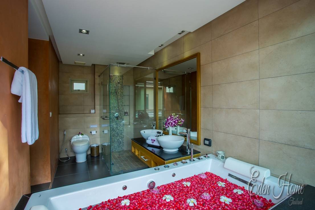 Villa Nawatnat in Kamala – 3 Bedroom Pool Villa